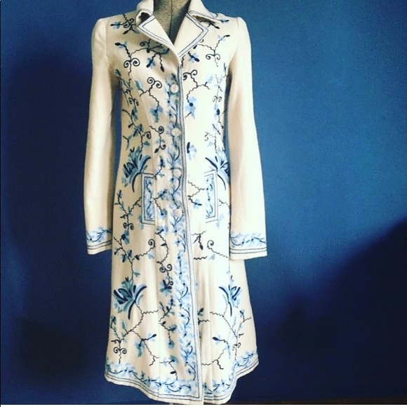 Pretty Vintage Wool Long Embroidered Coat🦋cream/blue🦋 Winter White🦋 - Picture 1 of 5